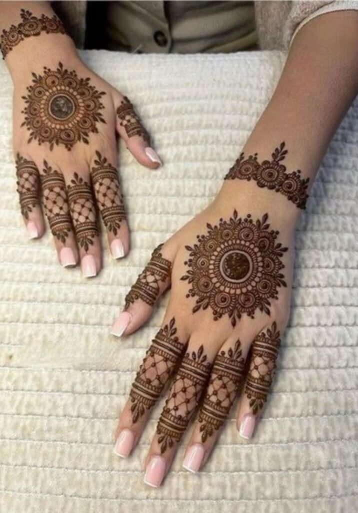 Royal Simple Mehndi Design
