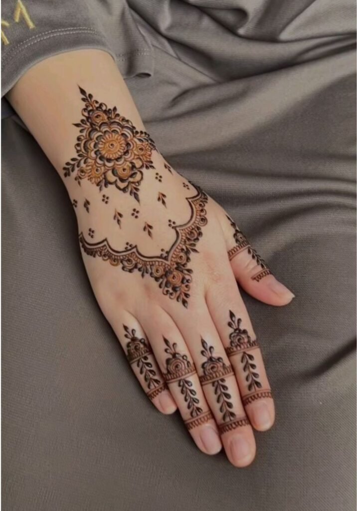 Royal Simple Mehndi Design