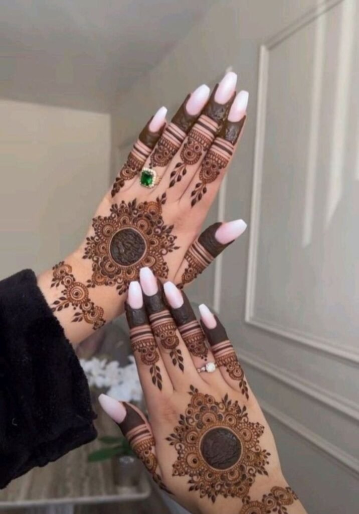 Royal Simple Mehndi Design