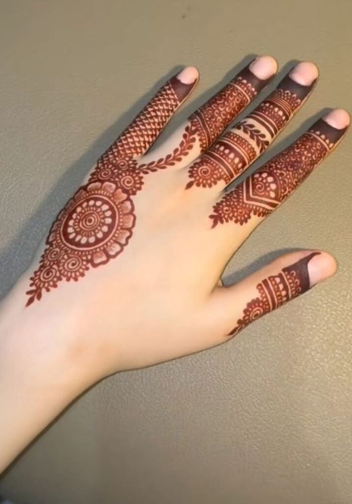 Royal Simple Mehndi Design