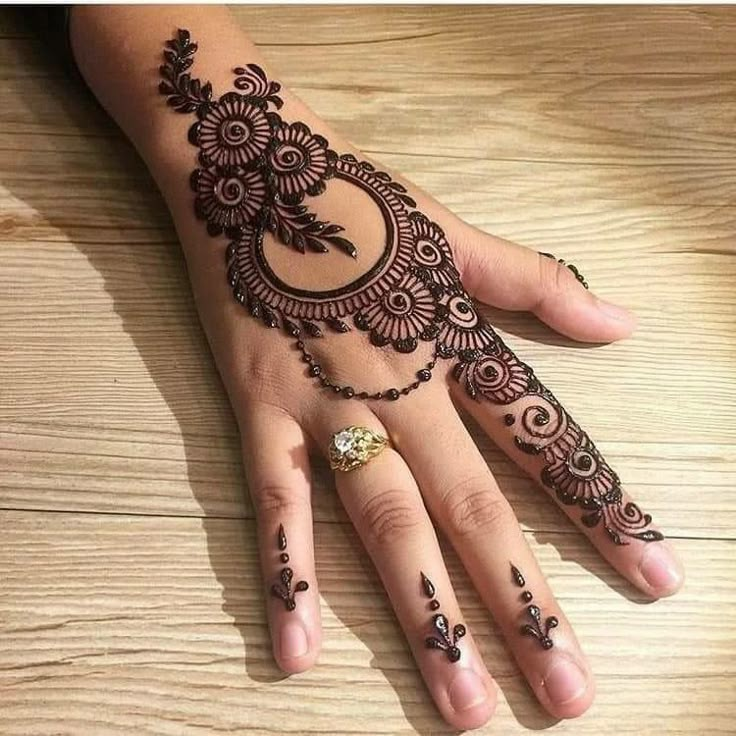 simple mehndi design