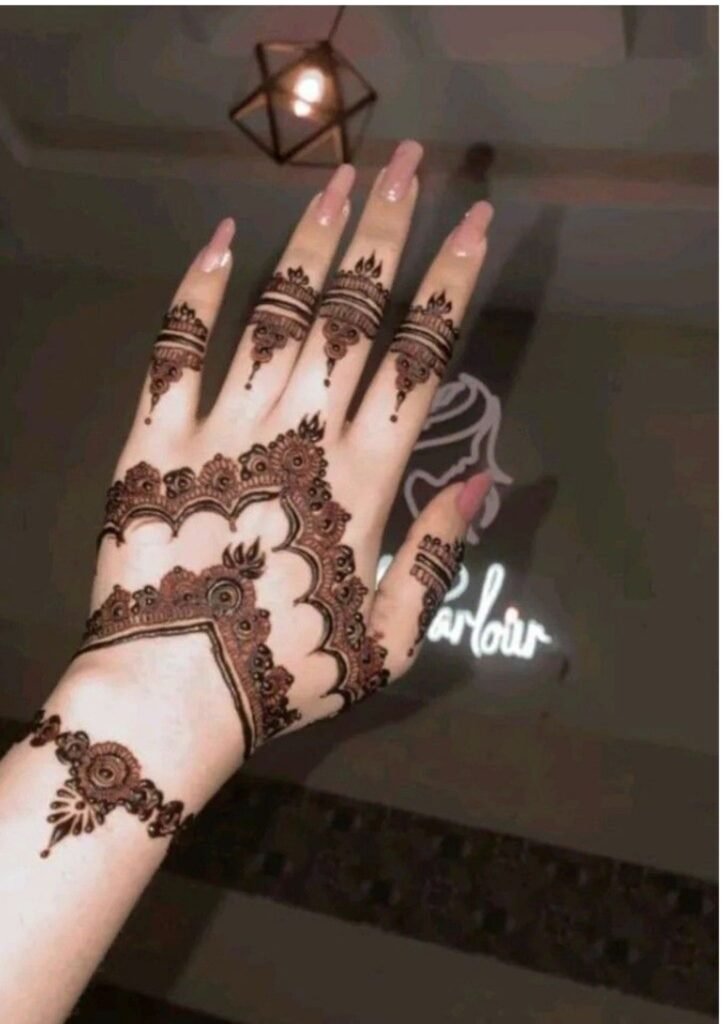 Stylish Simple Mehndi Design