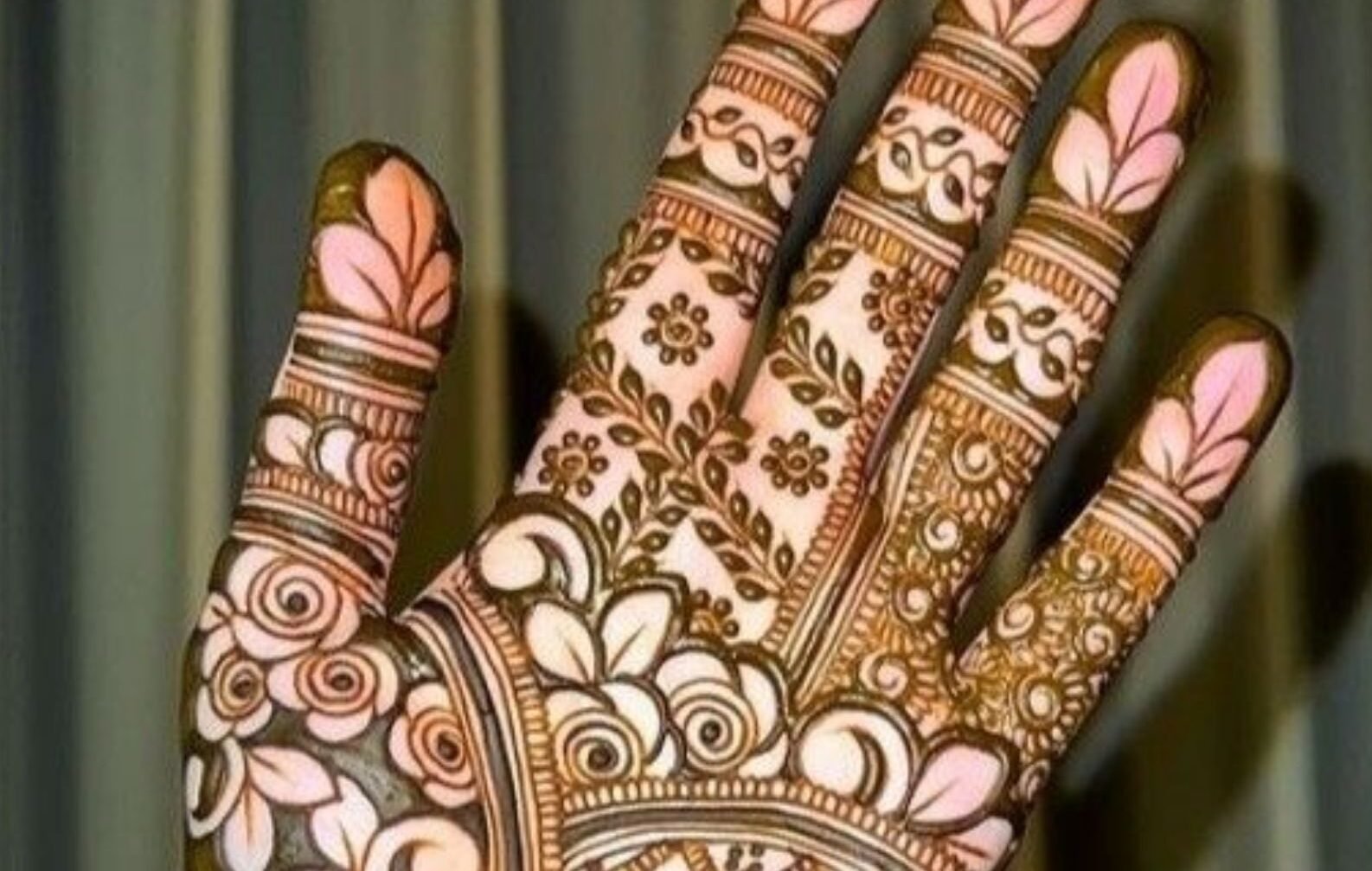 Stylish Simple Mehndi Design